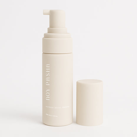 Instant foaming cleanser By noy pasha